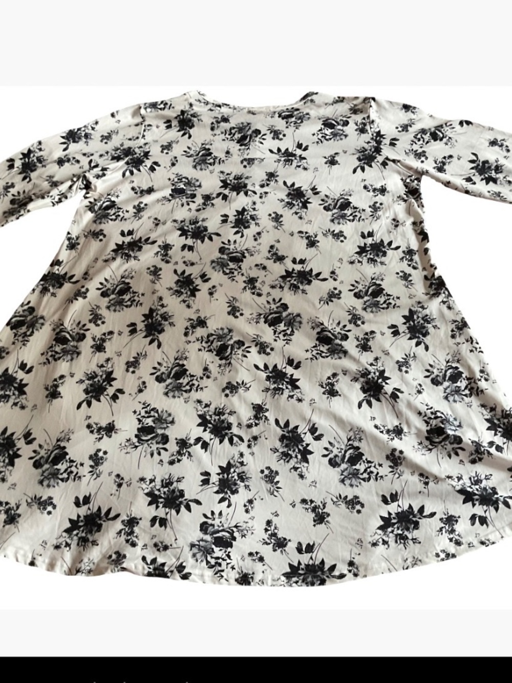 White With Black Floral Print High/Low Tunic NWOT Size 3X - Picture 2 of 3